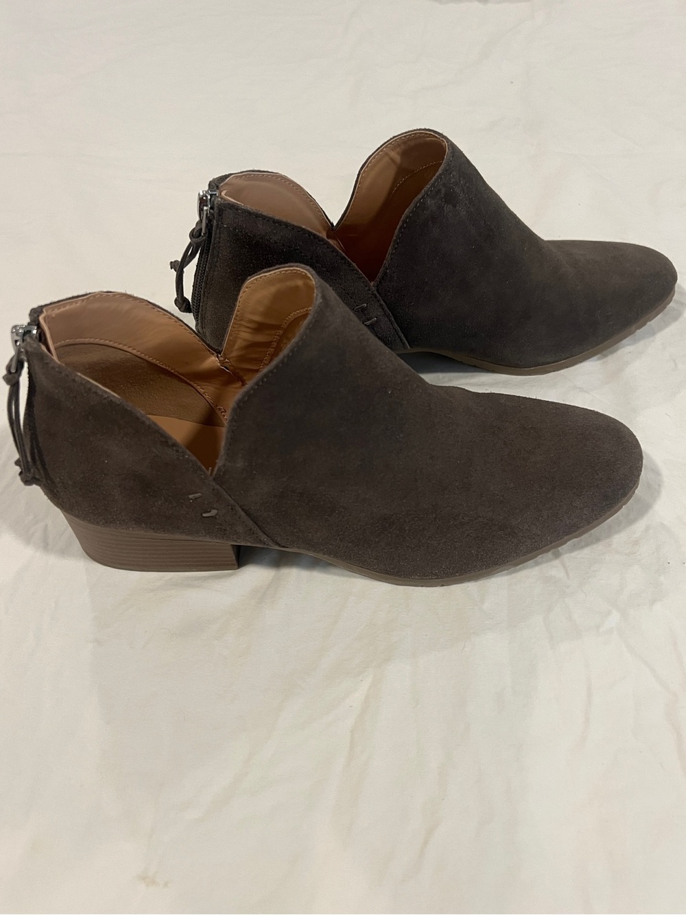 11 Reaction Kenneth Cole Women’s Suede Low Heel Ankle Booties in Taupe Brown